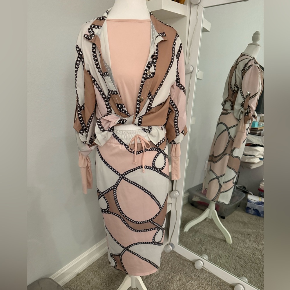 Elegant Pink and White Chain Print 3 Piece Set- size small